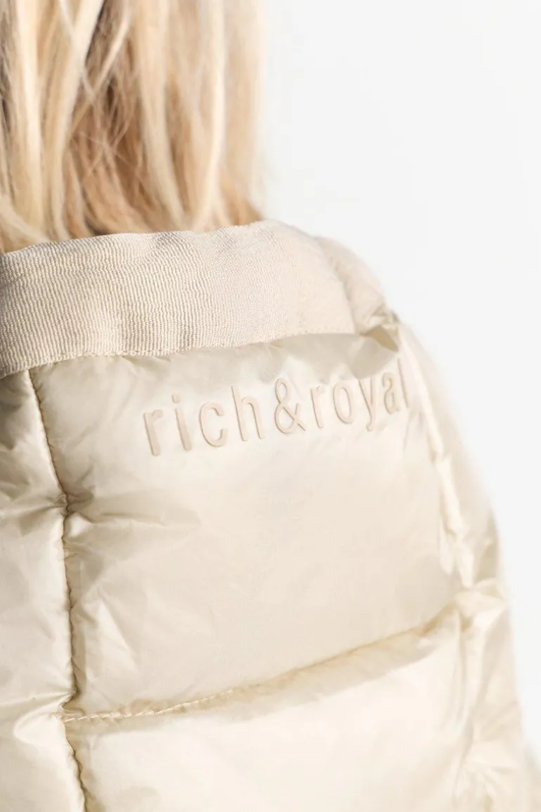 Glänzende Steppjacke