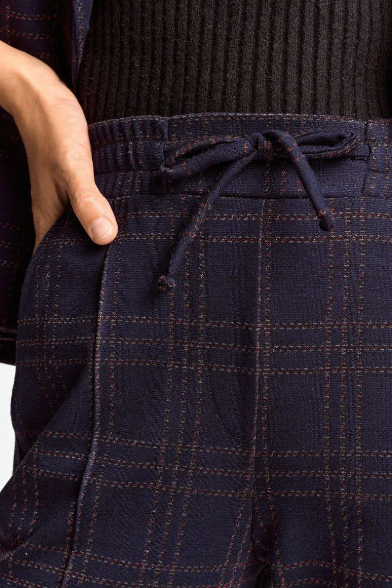 Stoffhose Mit Karomuster Und Bügelfalte